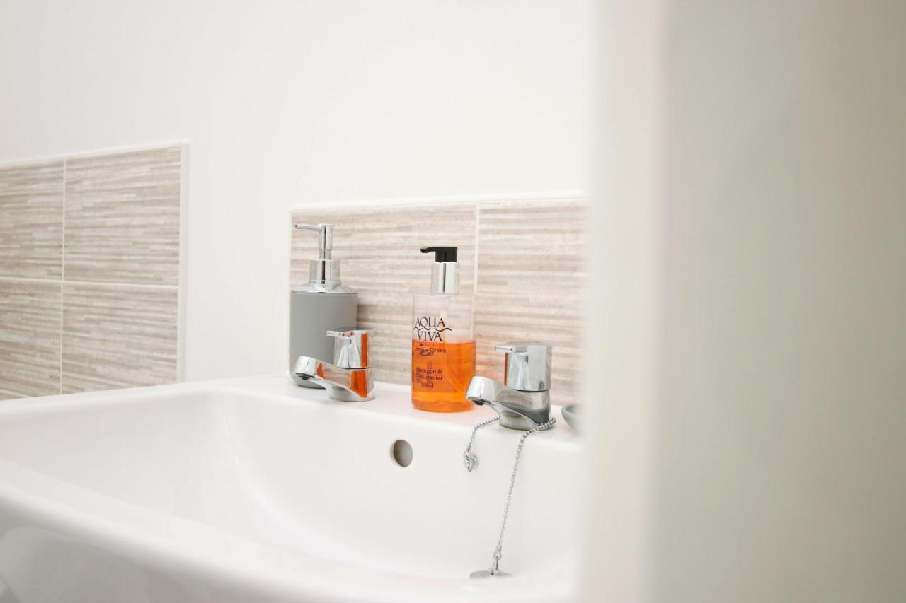 Beachview By Mia Living Close To Beach, Free Parking, Modern 2 Bedroom Apartment Barry Kültér fotó